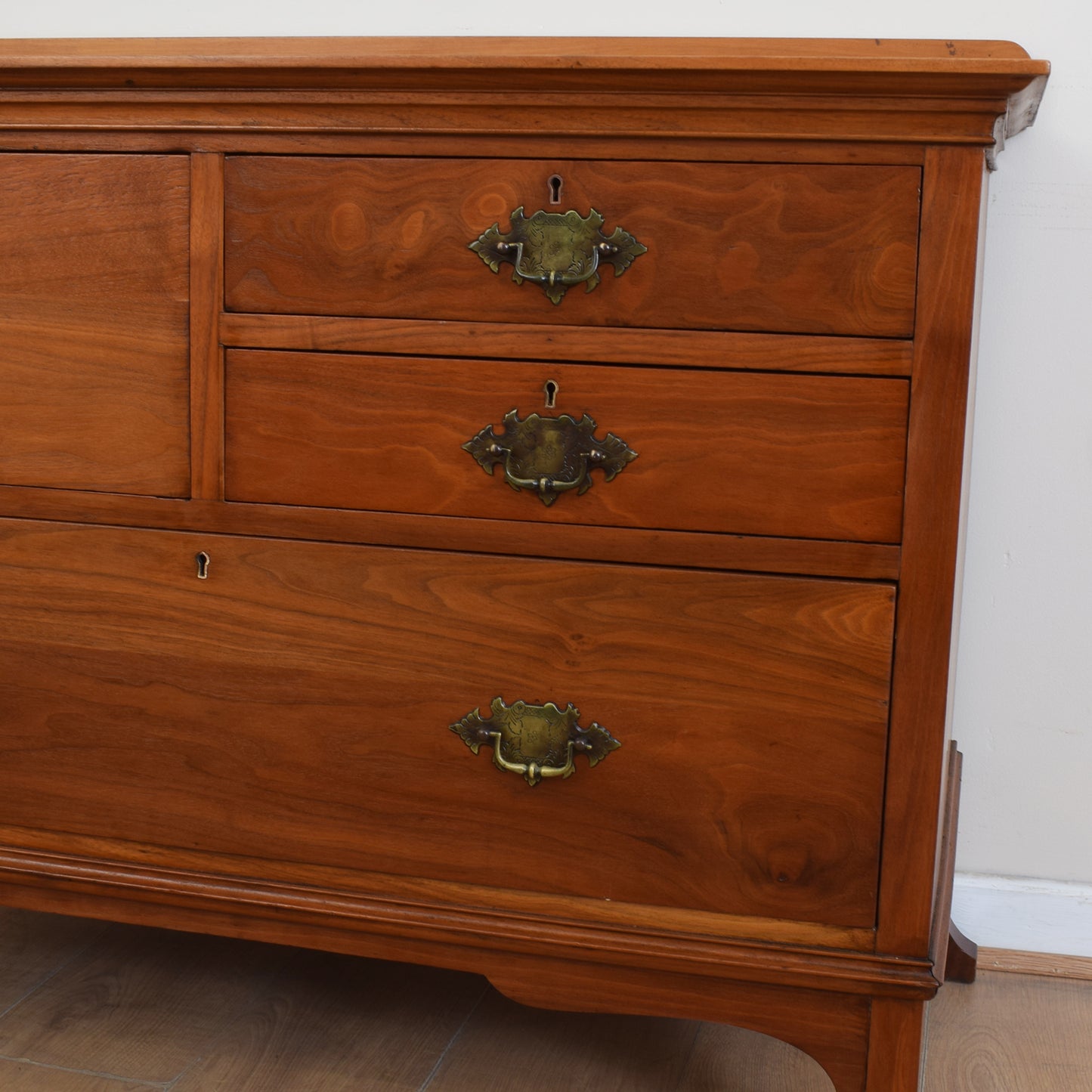 Arts and Crafts Mahogany Chest of Drawers.