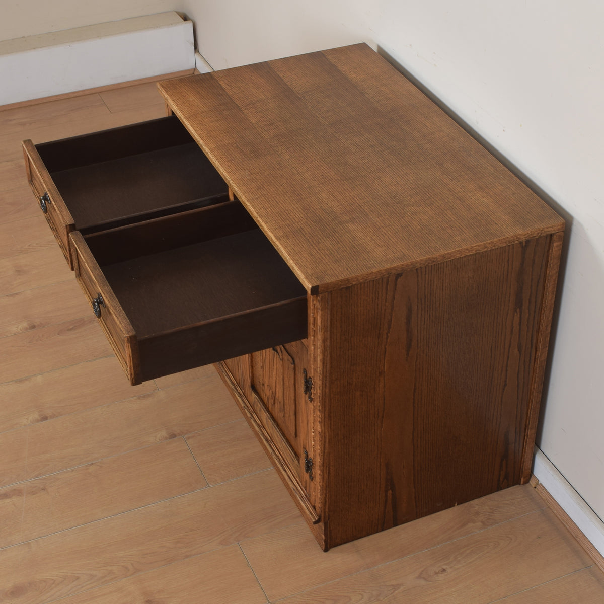 Jaycee Drawers & Cupboard