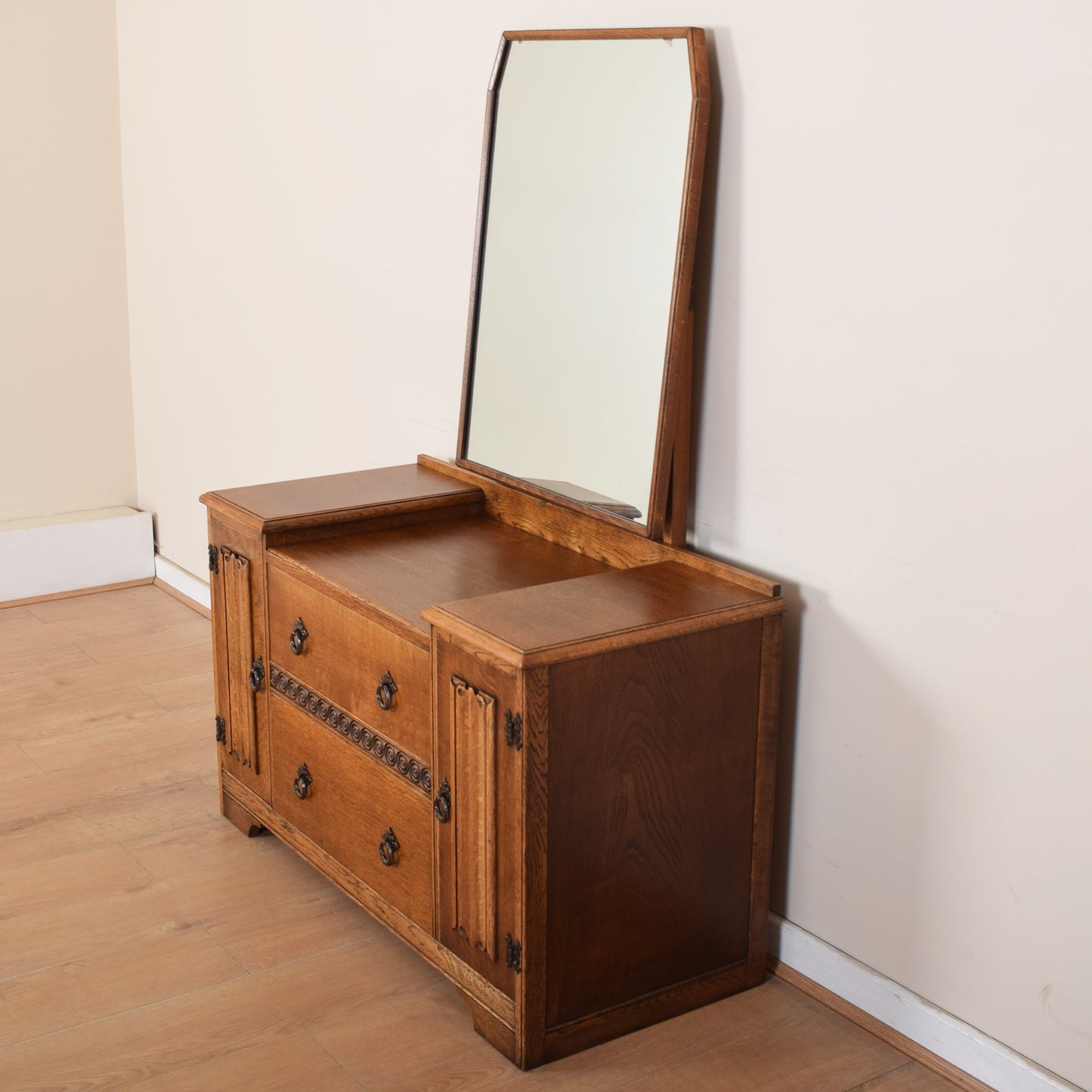 Old Charm Dressing Table