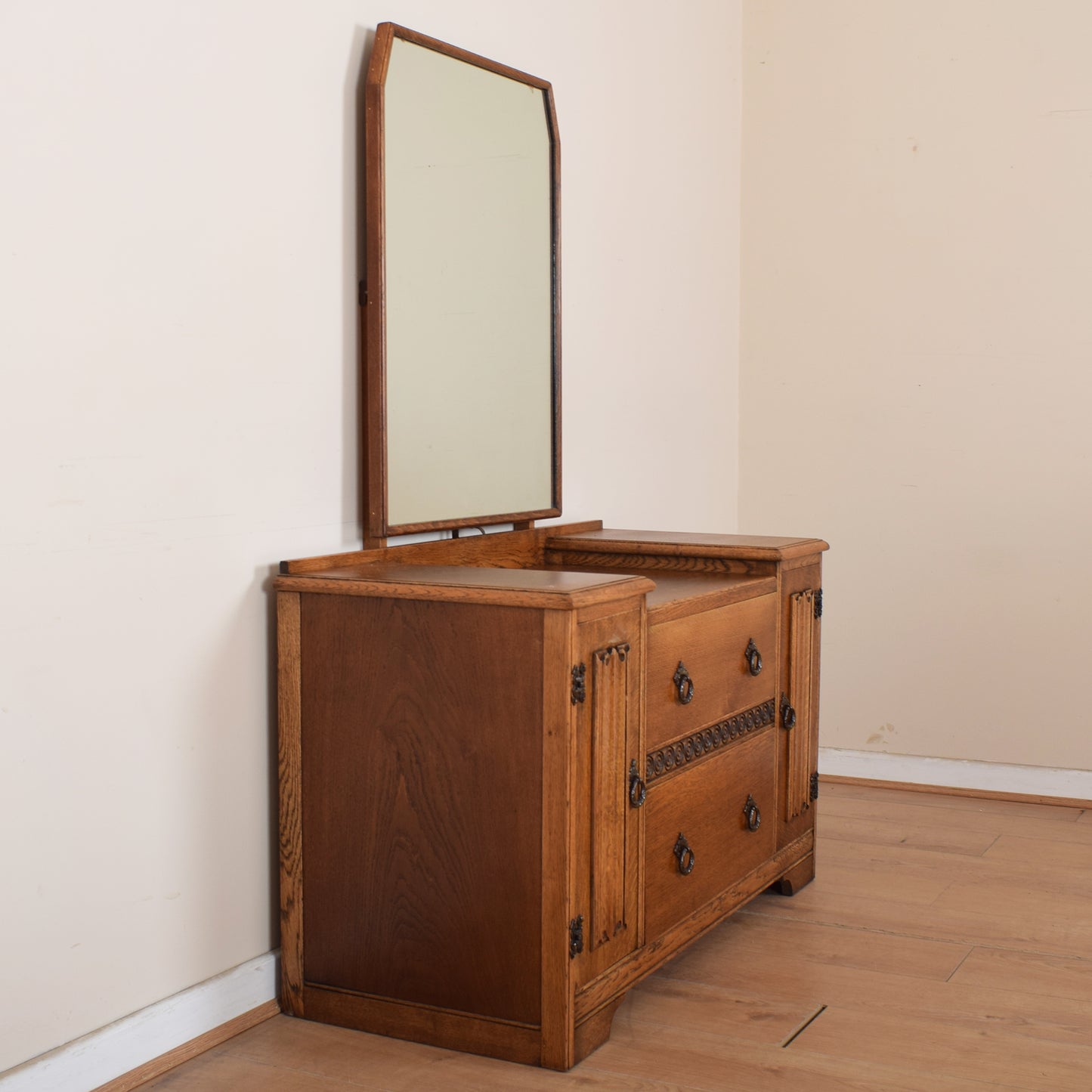 Old Charm Dressing Table
