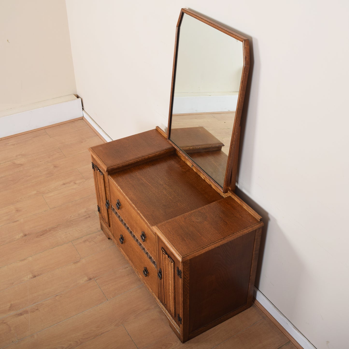 Old Charm Dressing Table