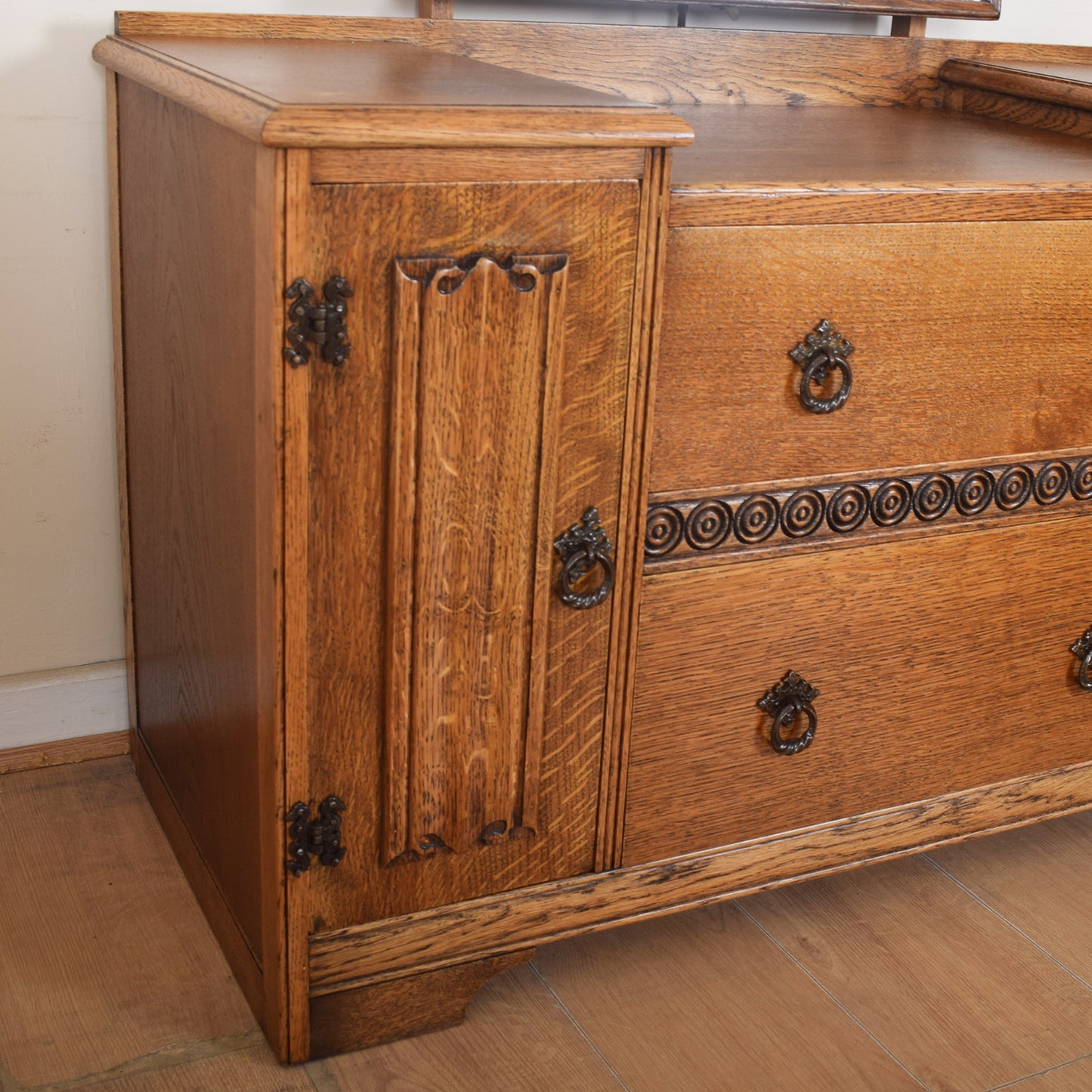 Old Charm Dressing Table