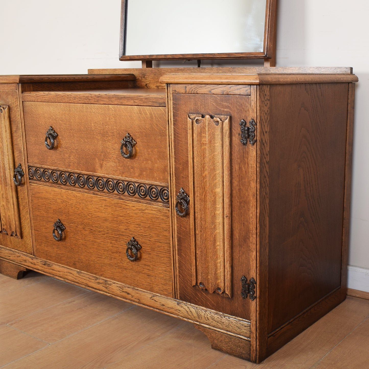 Old Charm Dressing Table
