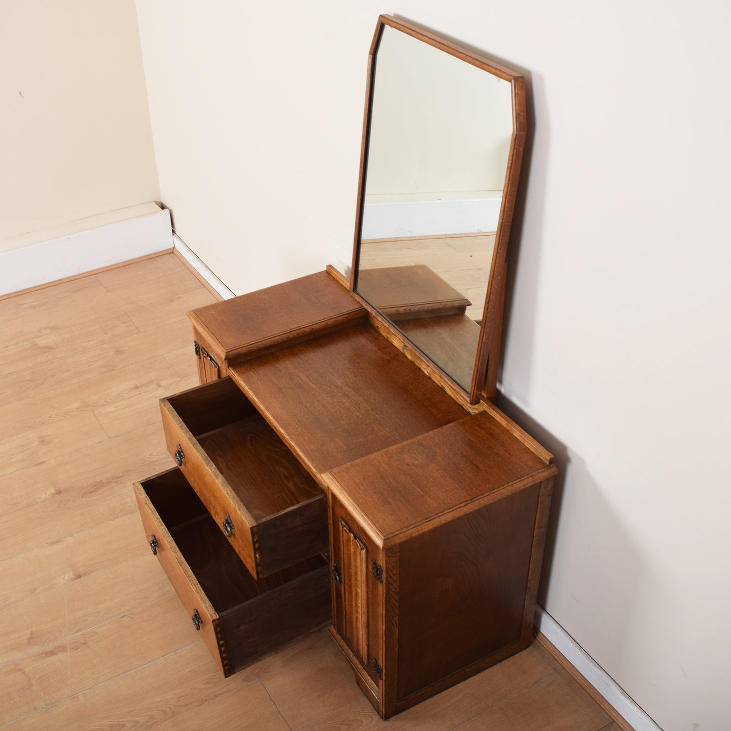 Old Charm Dressing Table