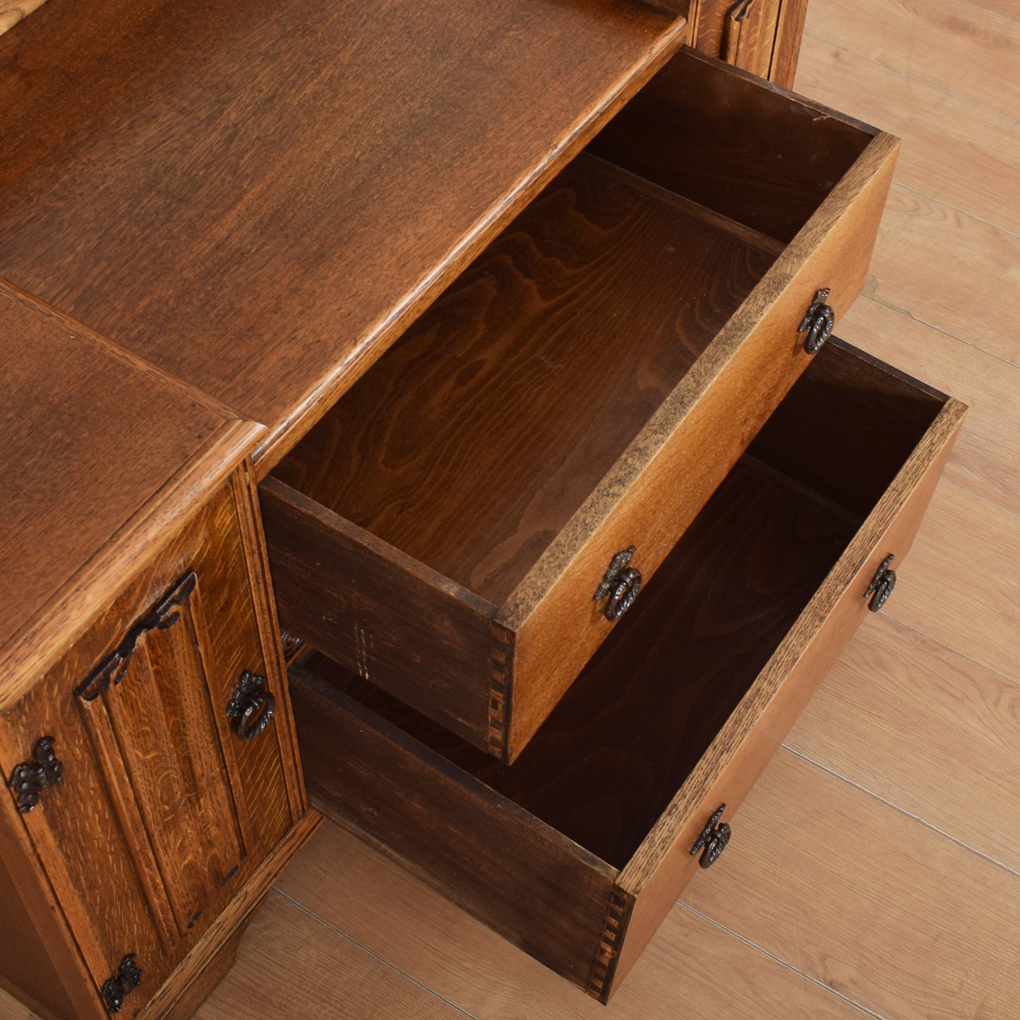 Old Charm Dressing Table