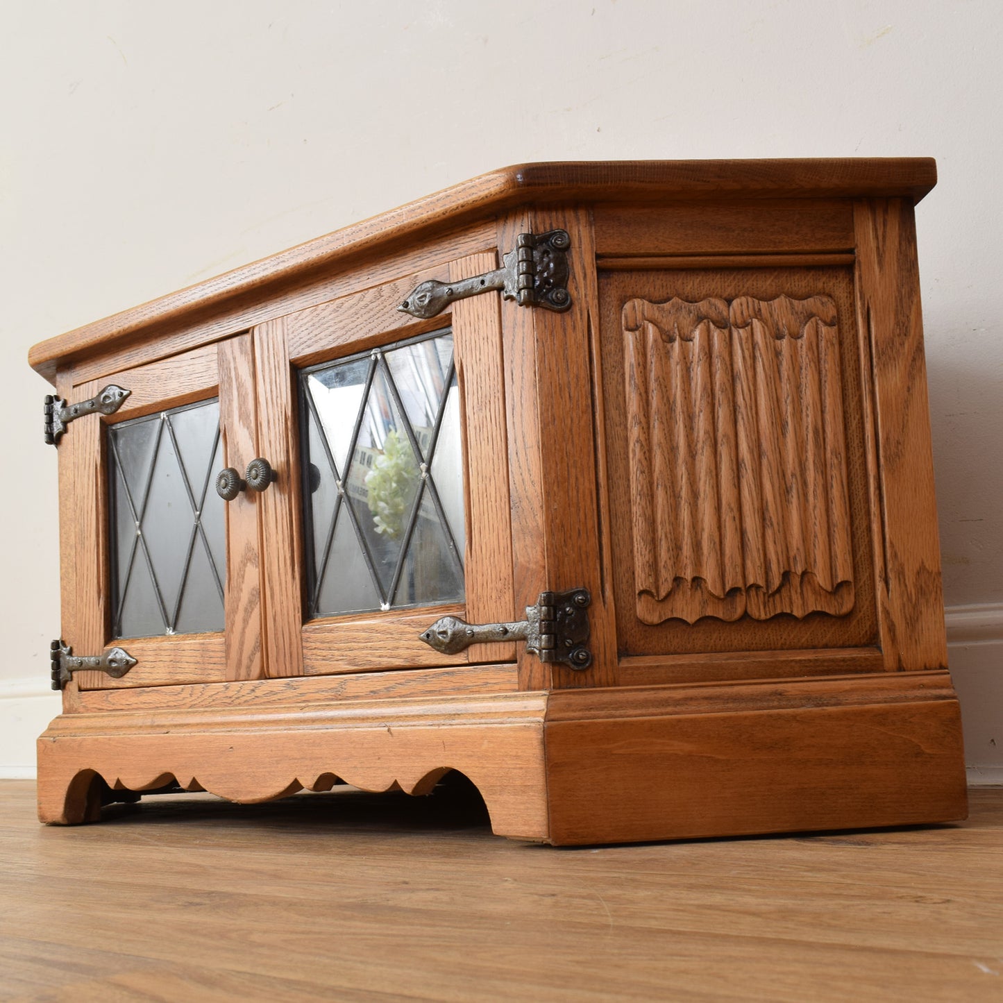 Old Charm TV Cabinet