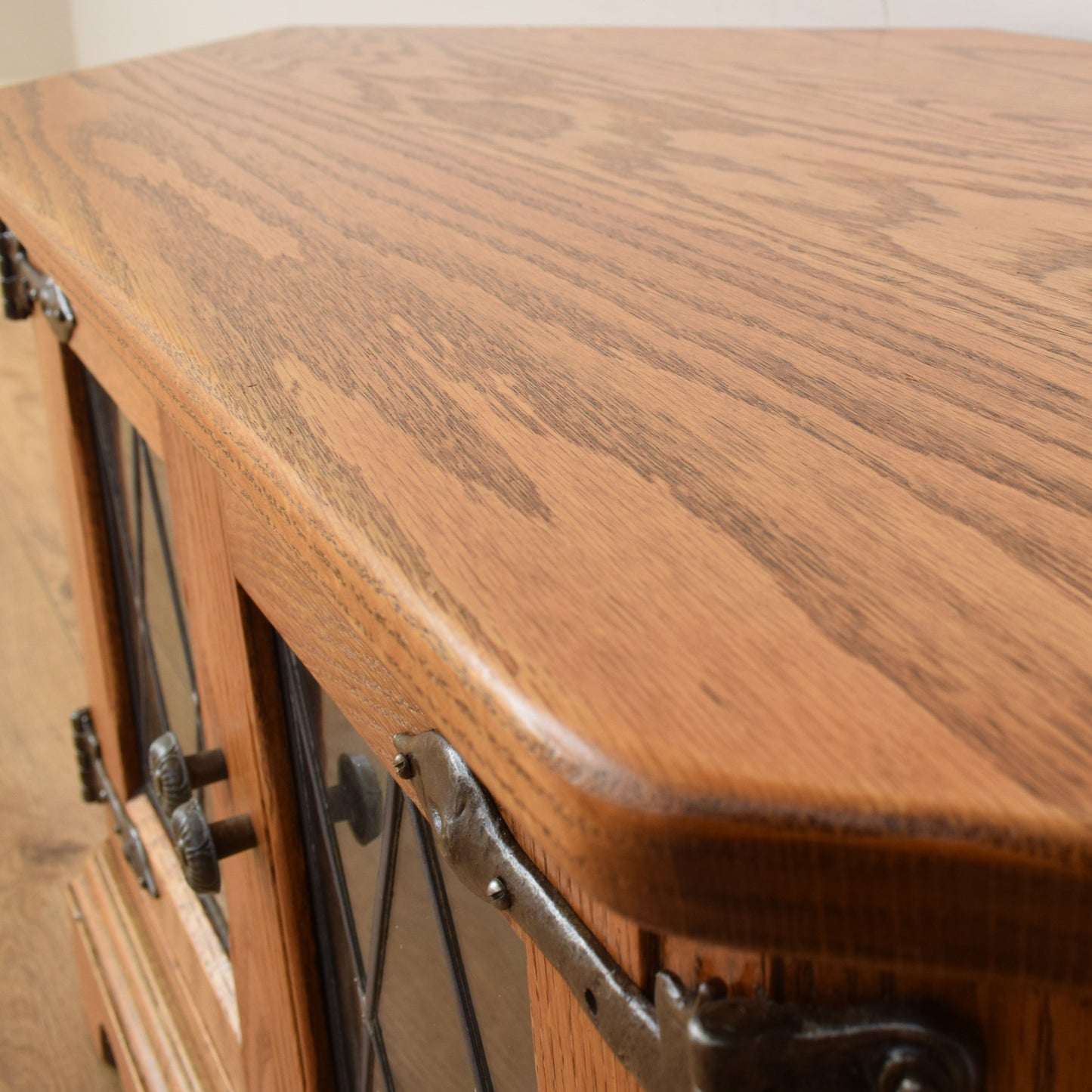 Old Charm TV Cabinet