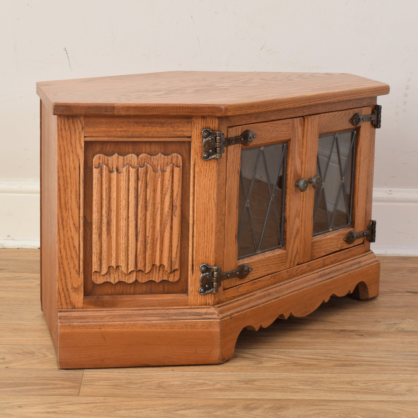 Old Charm TV Cabinet