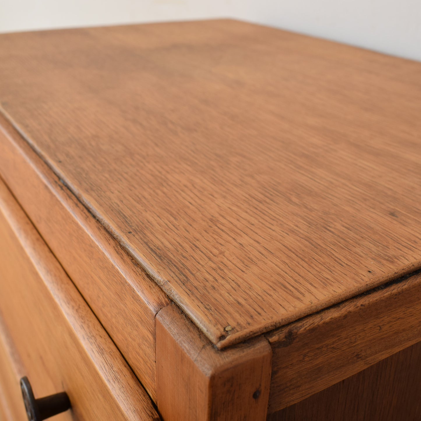 Oak Veneer Chest Of Drawers