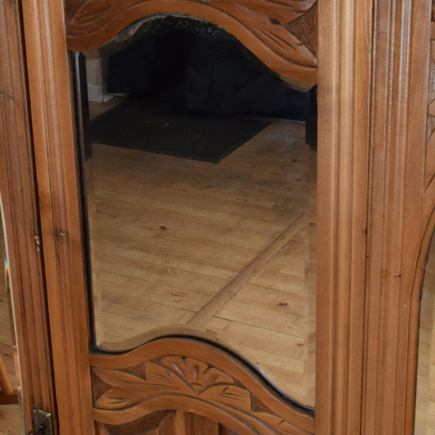 Carved Pine Mirrored Hallrobe