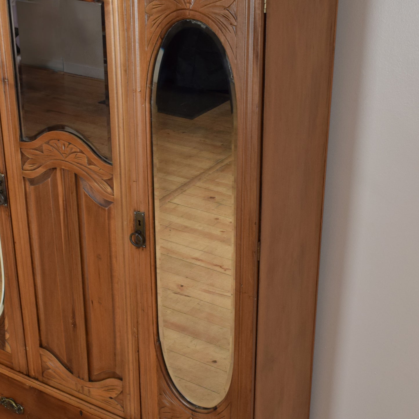 Carved Pine Mirrored Hallrobe