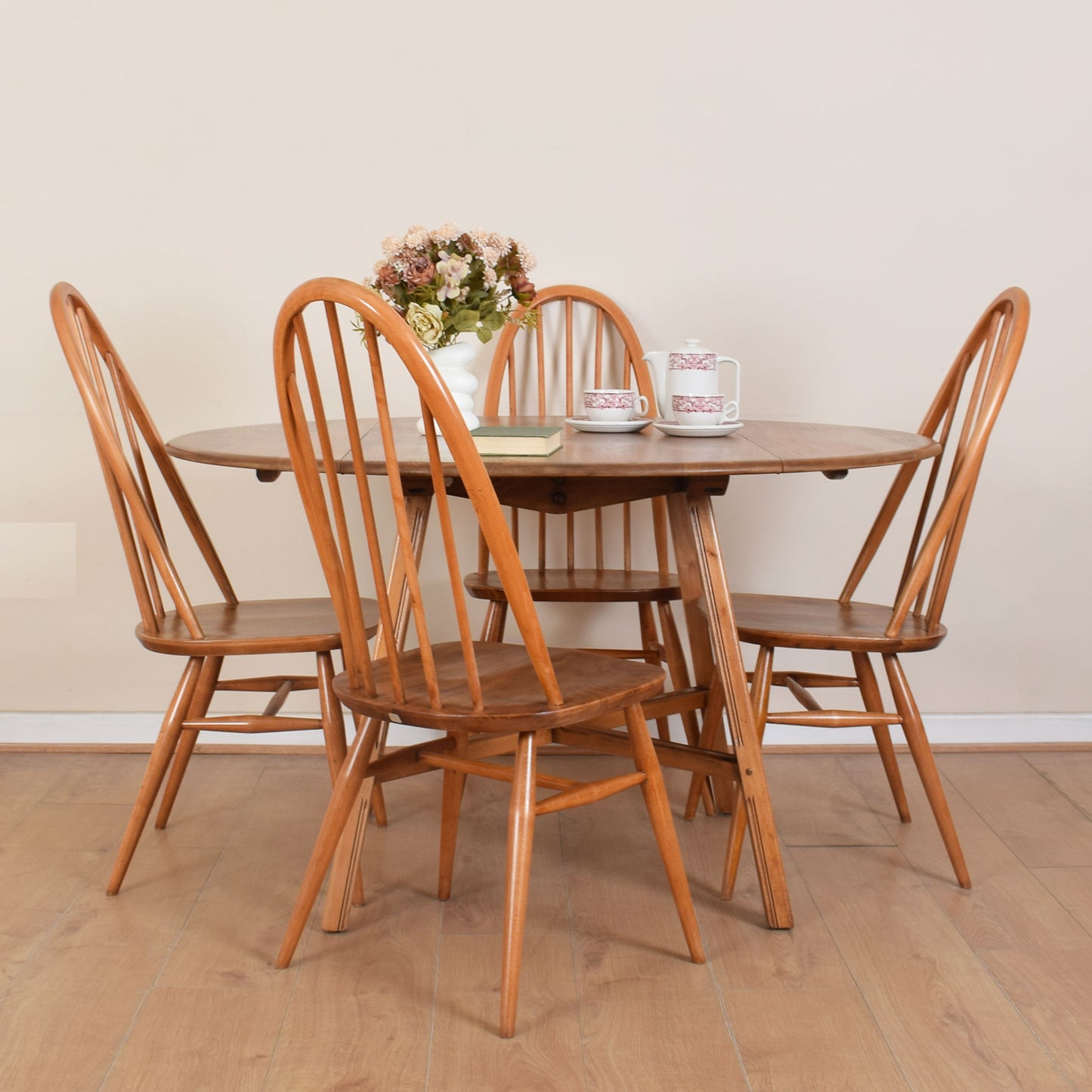 Ercol Dropleaf Dining Table with Four Chairs