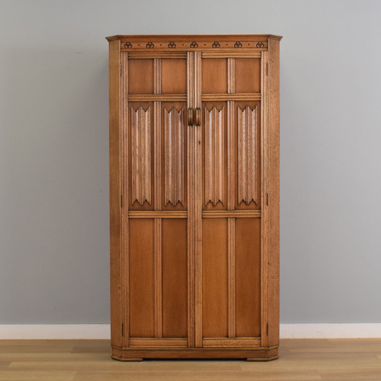 Traditional Oak Linenfold Wardrobe
