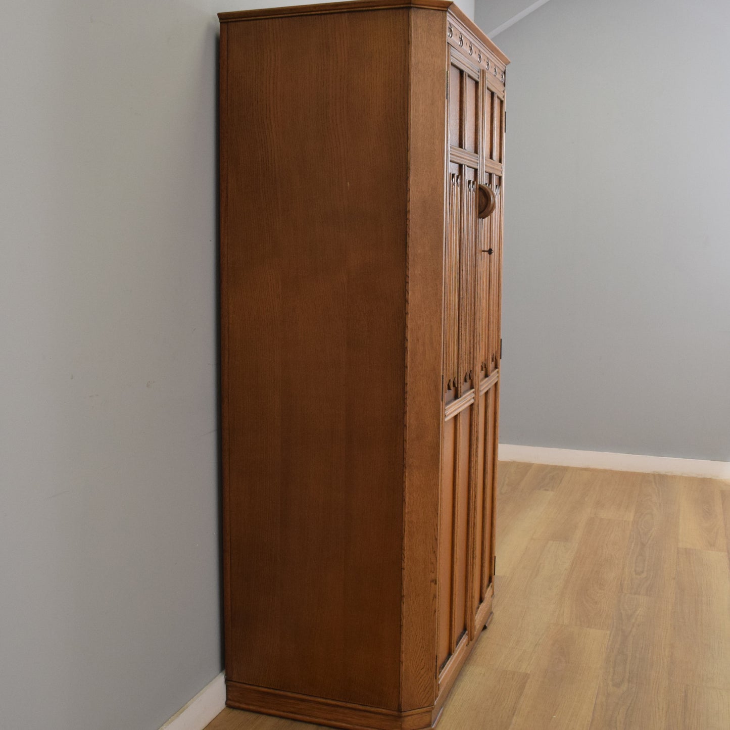 Traditional Oak Linenfold Wardrobe