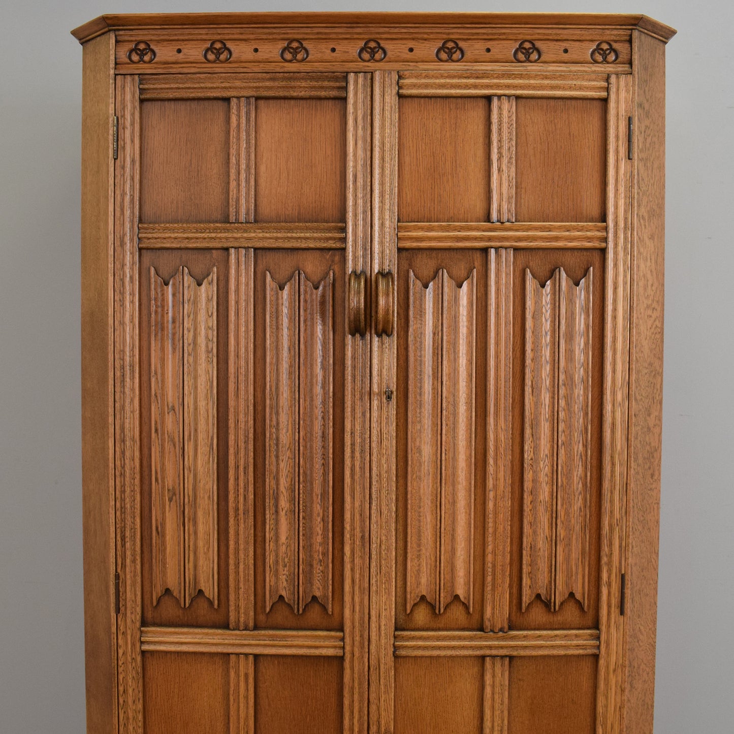 Traditional Oak Linenfold Wardrobe