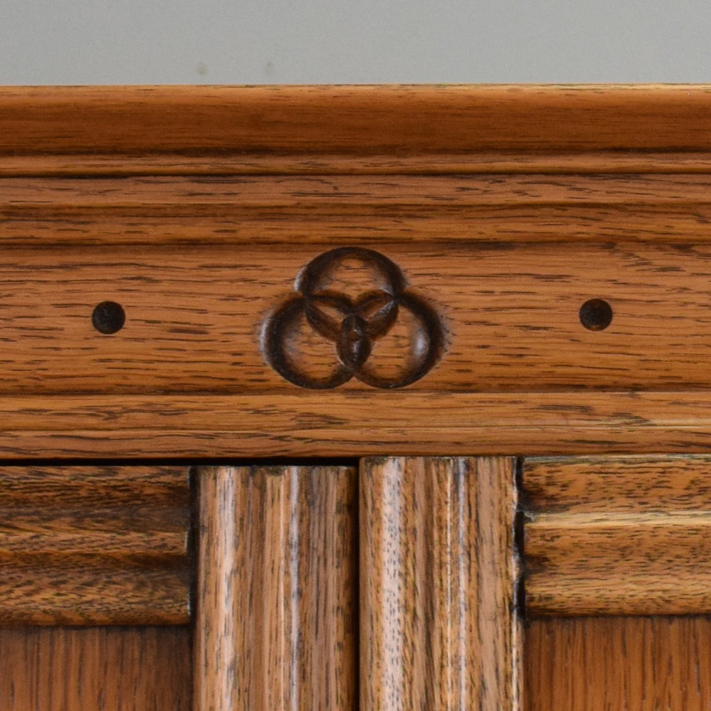 Traditional Oak Linenfold Wardrobe