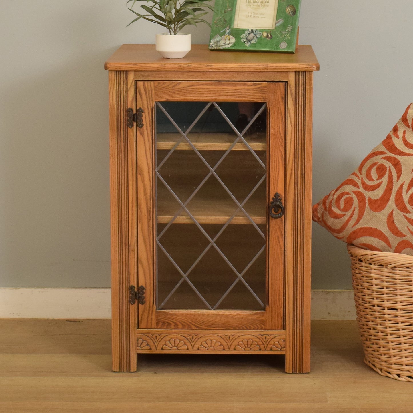 'Old Charm' Hi-Fi Cabinet