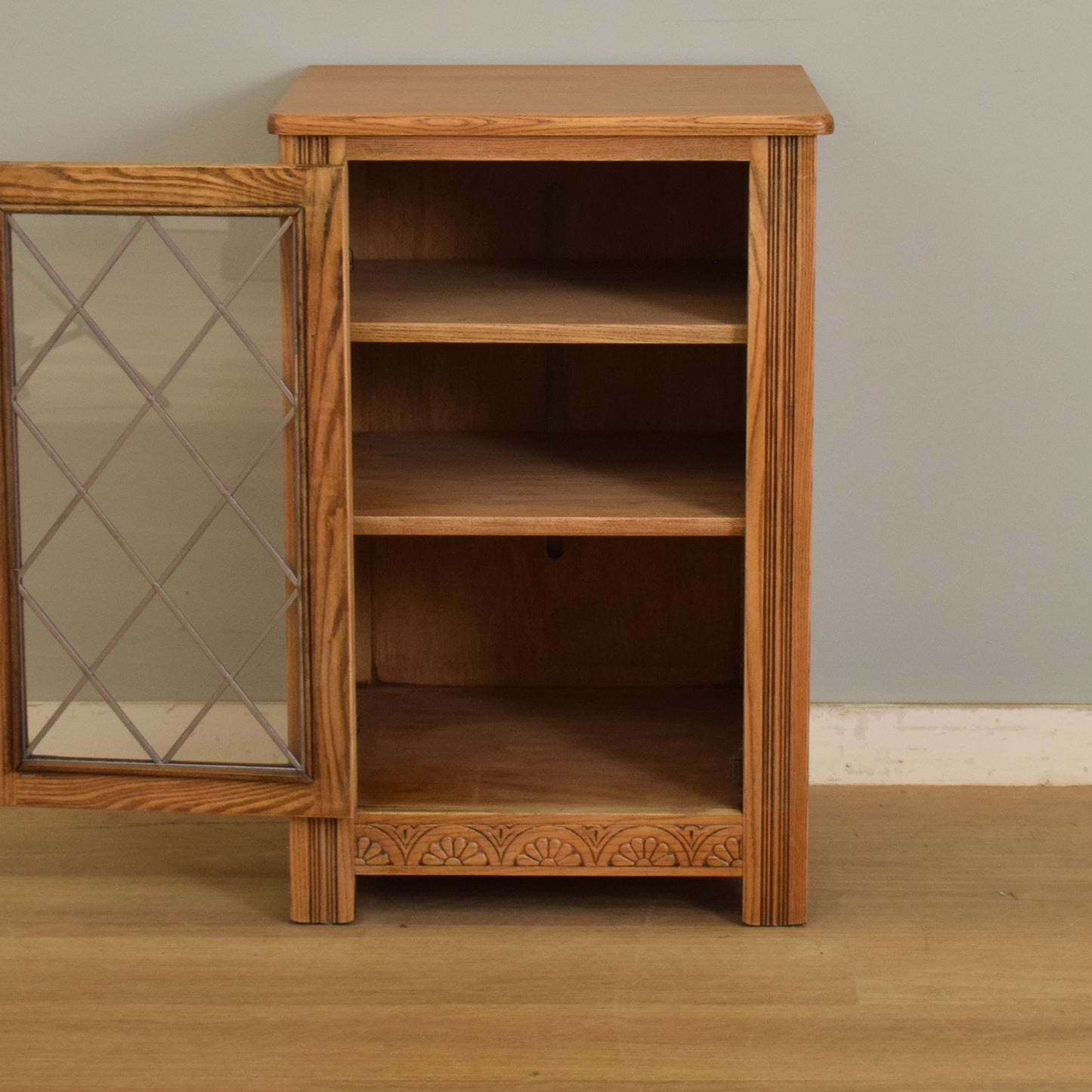 'Old Charm' Hi-Fi Cabinet