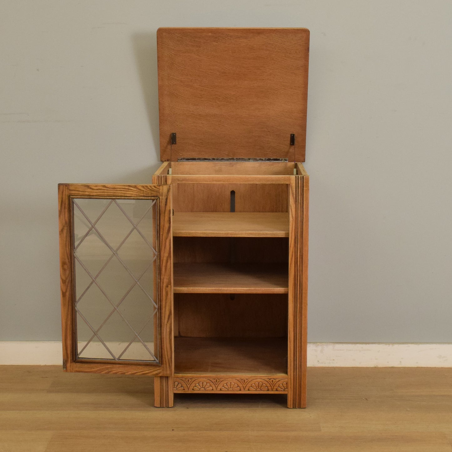 'Old Charm' Hi-Fi Cabinet