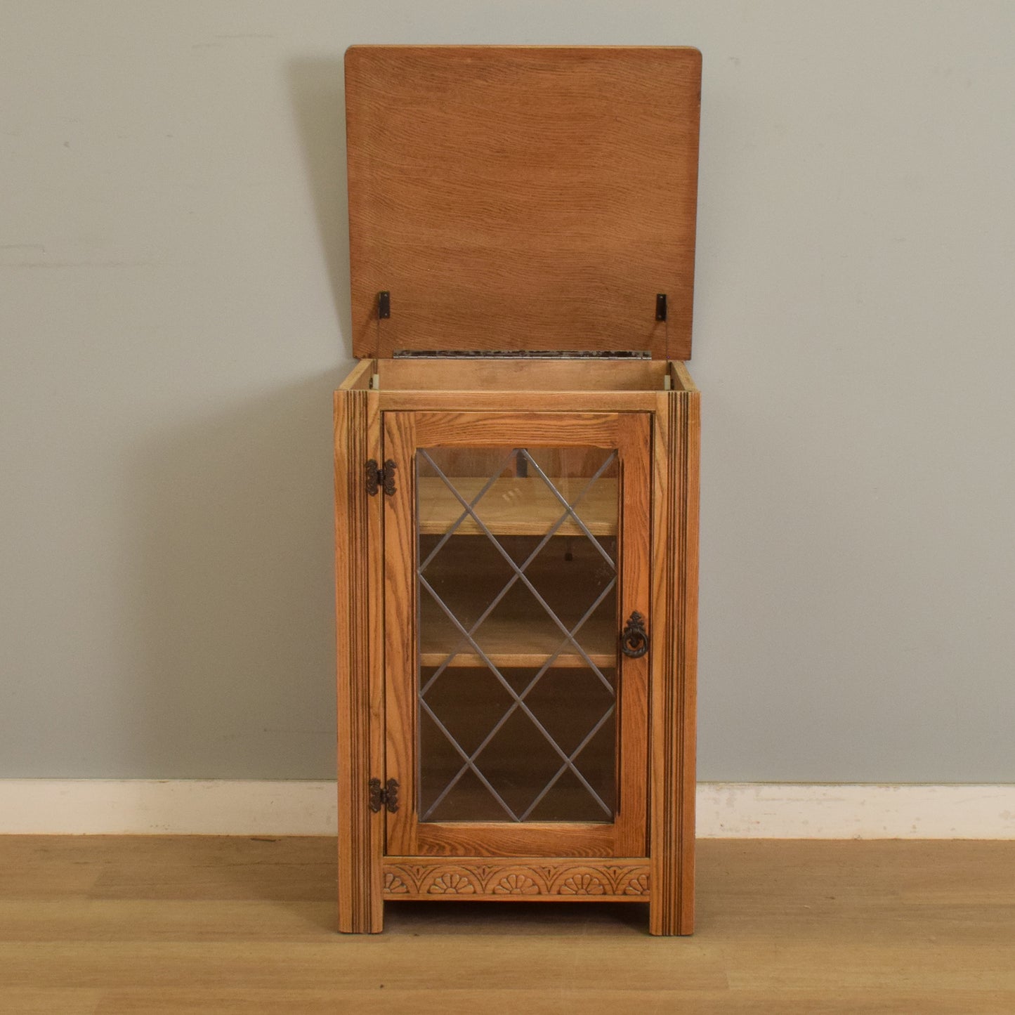 'Old Charm' Hi-Fi Cabinet