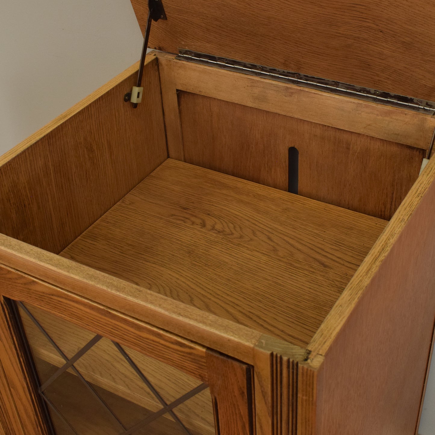 'Old Charm' Hi-Fi Cabinet