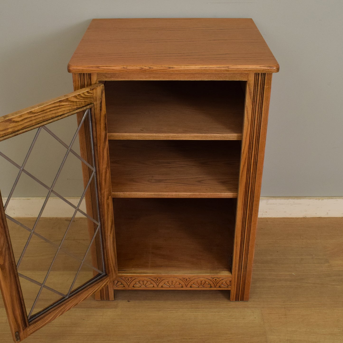 'Old Charm' Hi-Fi Cabinet