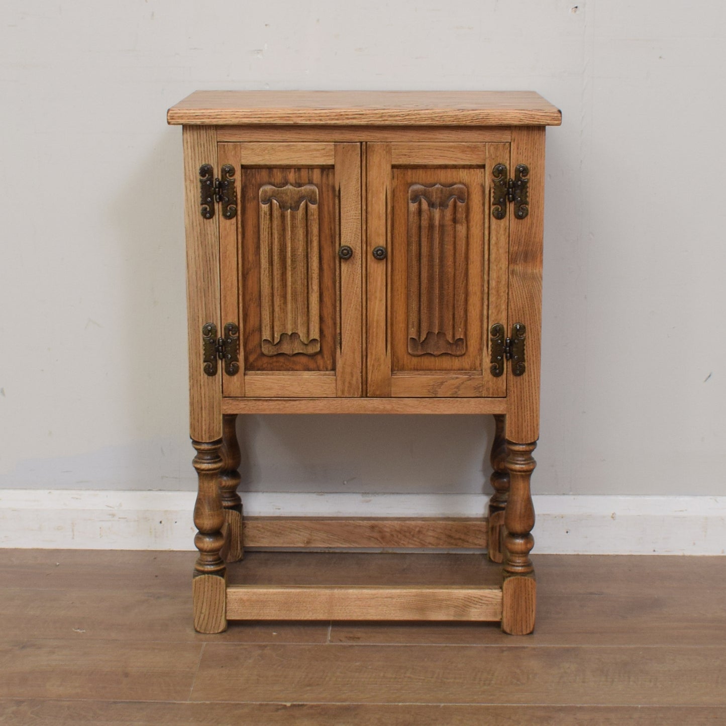 Old Charm Pot Cupboard