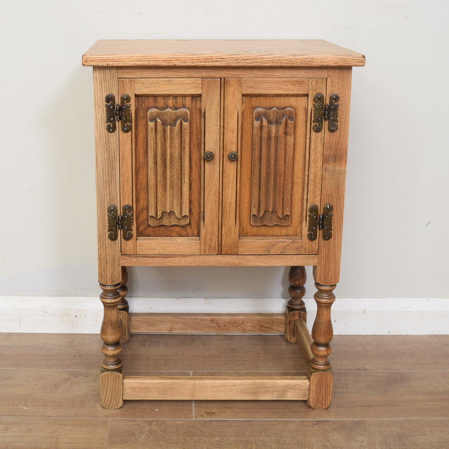 Old Charm Pot Cupboard