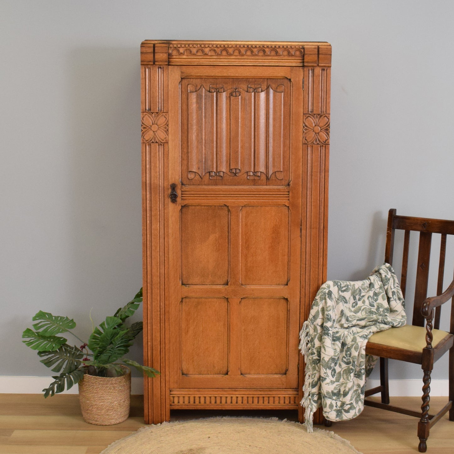 Oak Linenfold Single Wardrobe