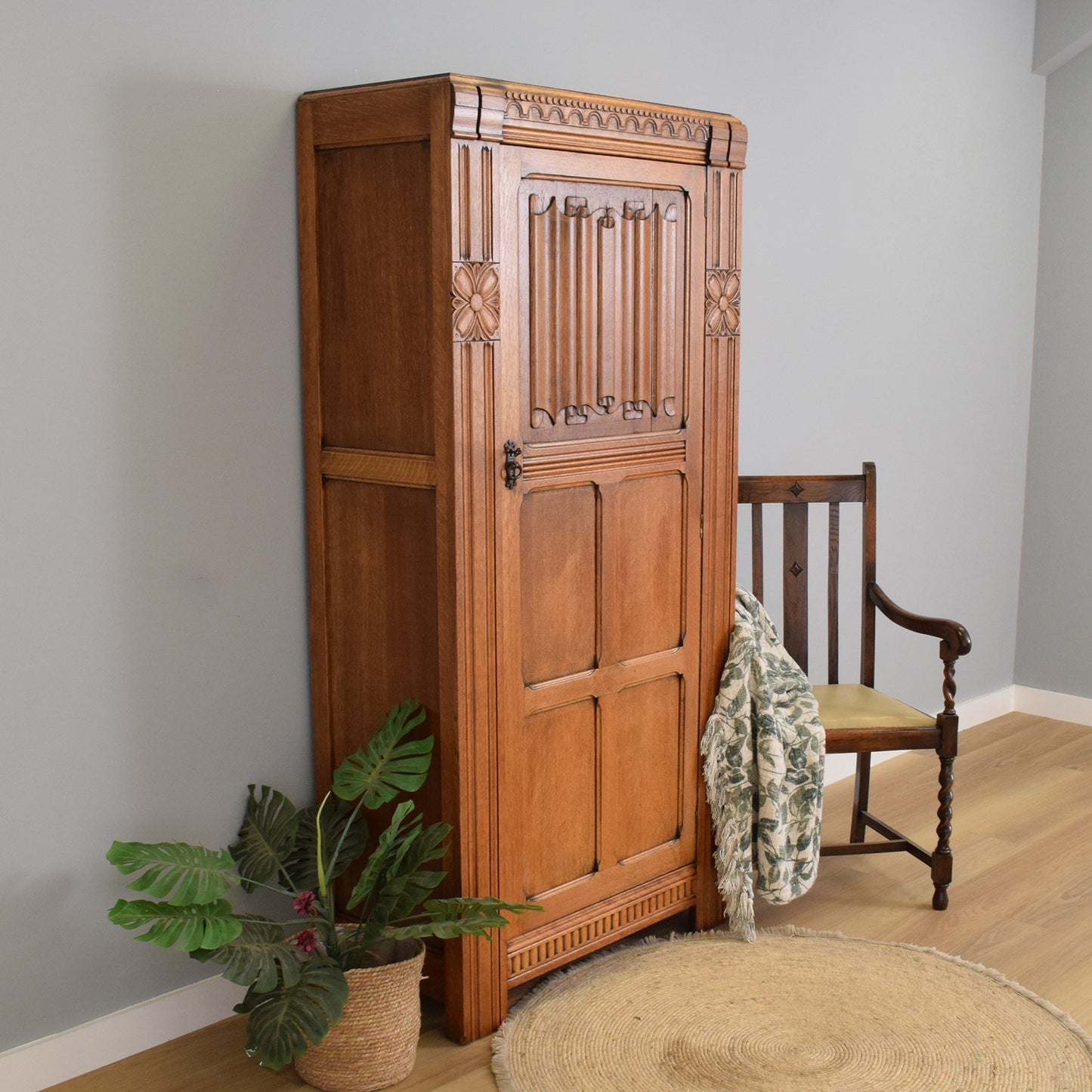 Oak Linenfold Single Wardrobe