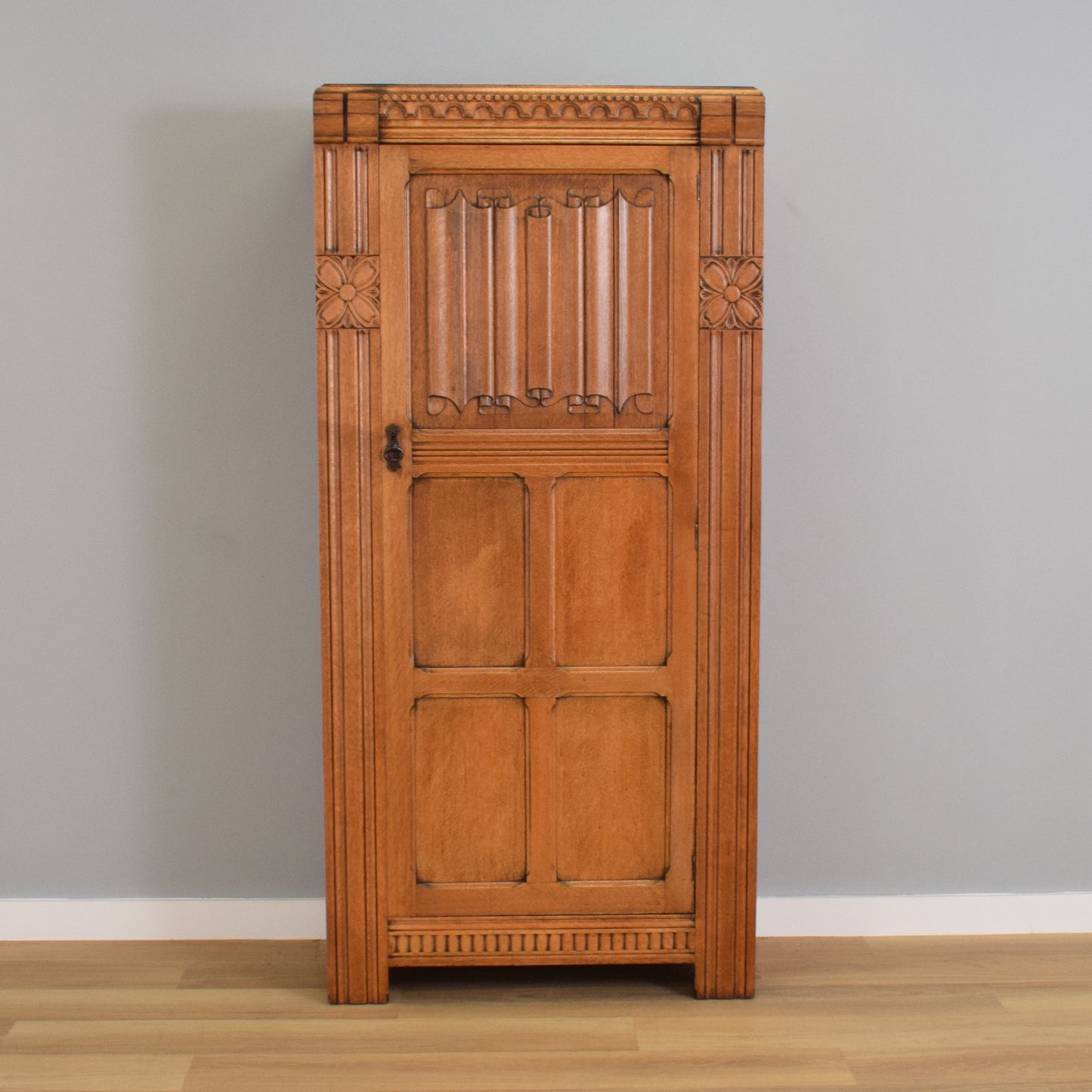 Oak Linenfold Single Wardrobe