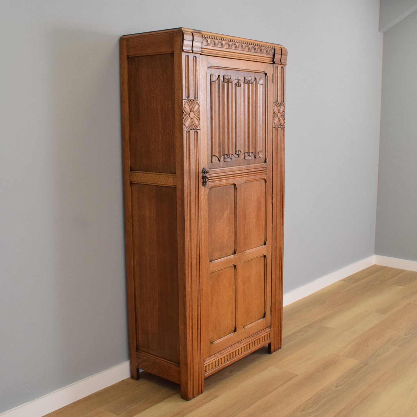 Oak Linenfold Single Wardrobe