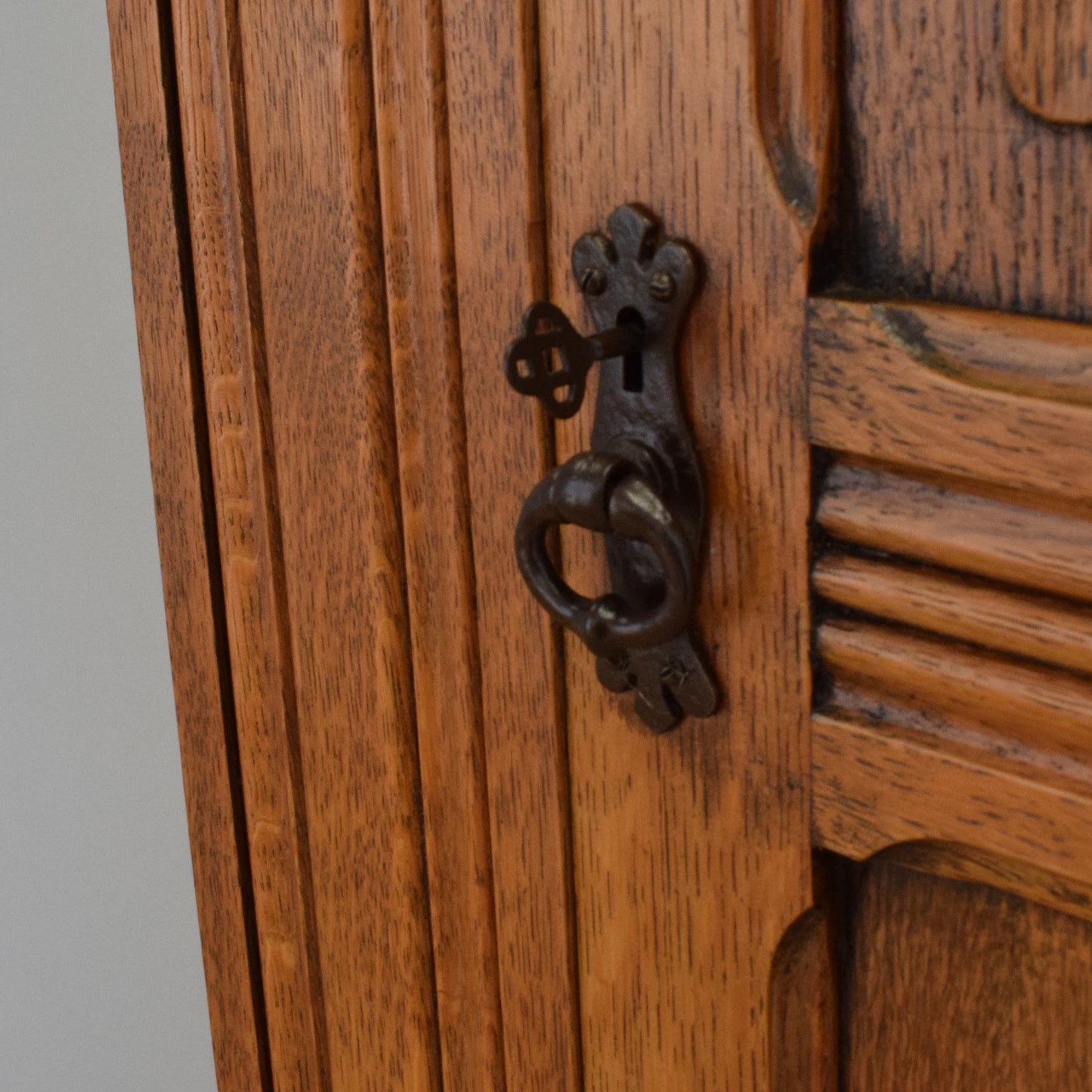 Oak Linenfold Single Wardrobe