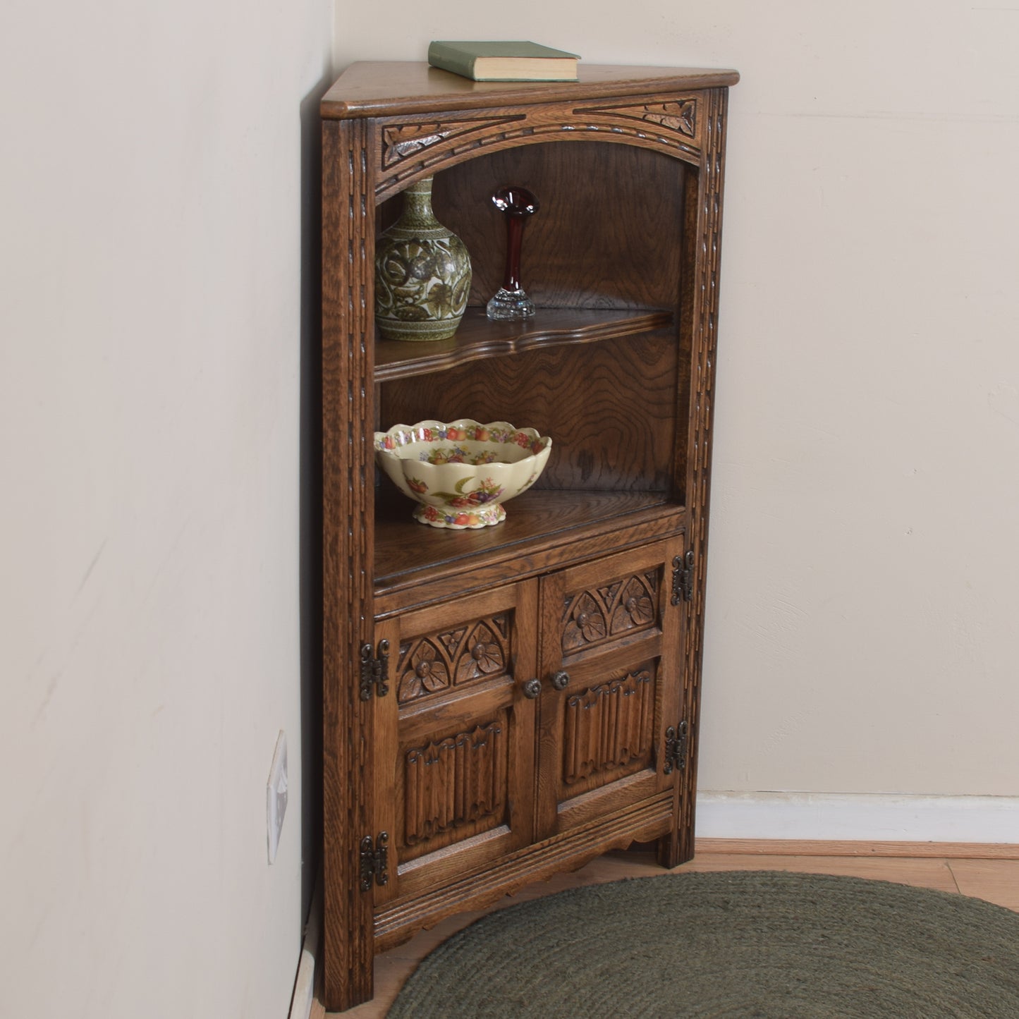Small Old Charm Corner Unit