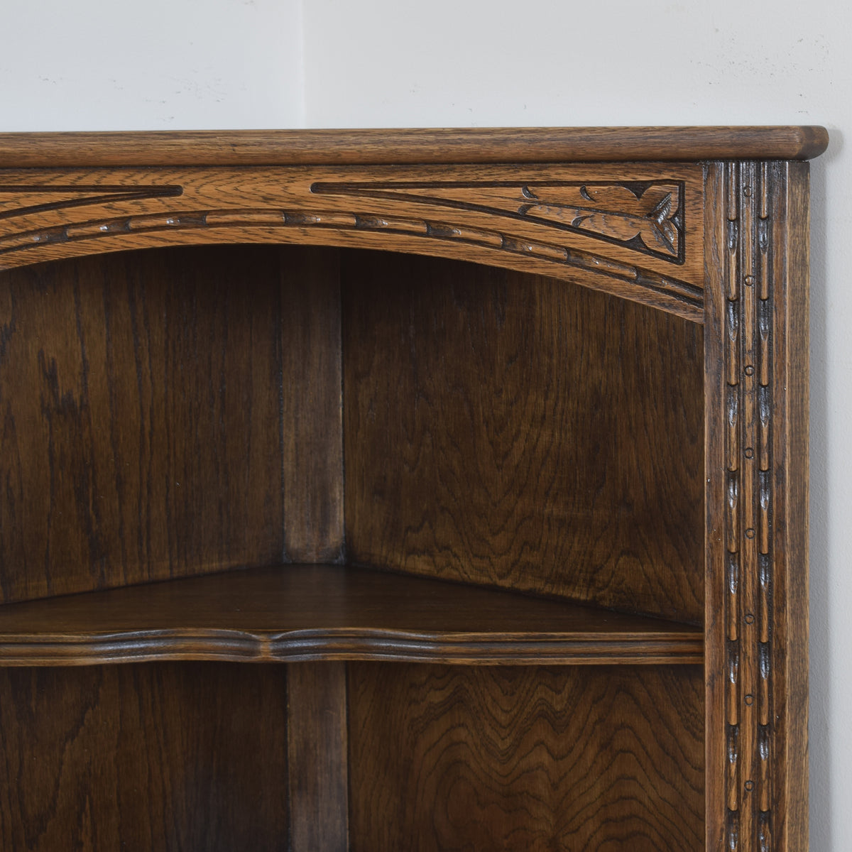 Small Old Charm Corner Unit