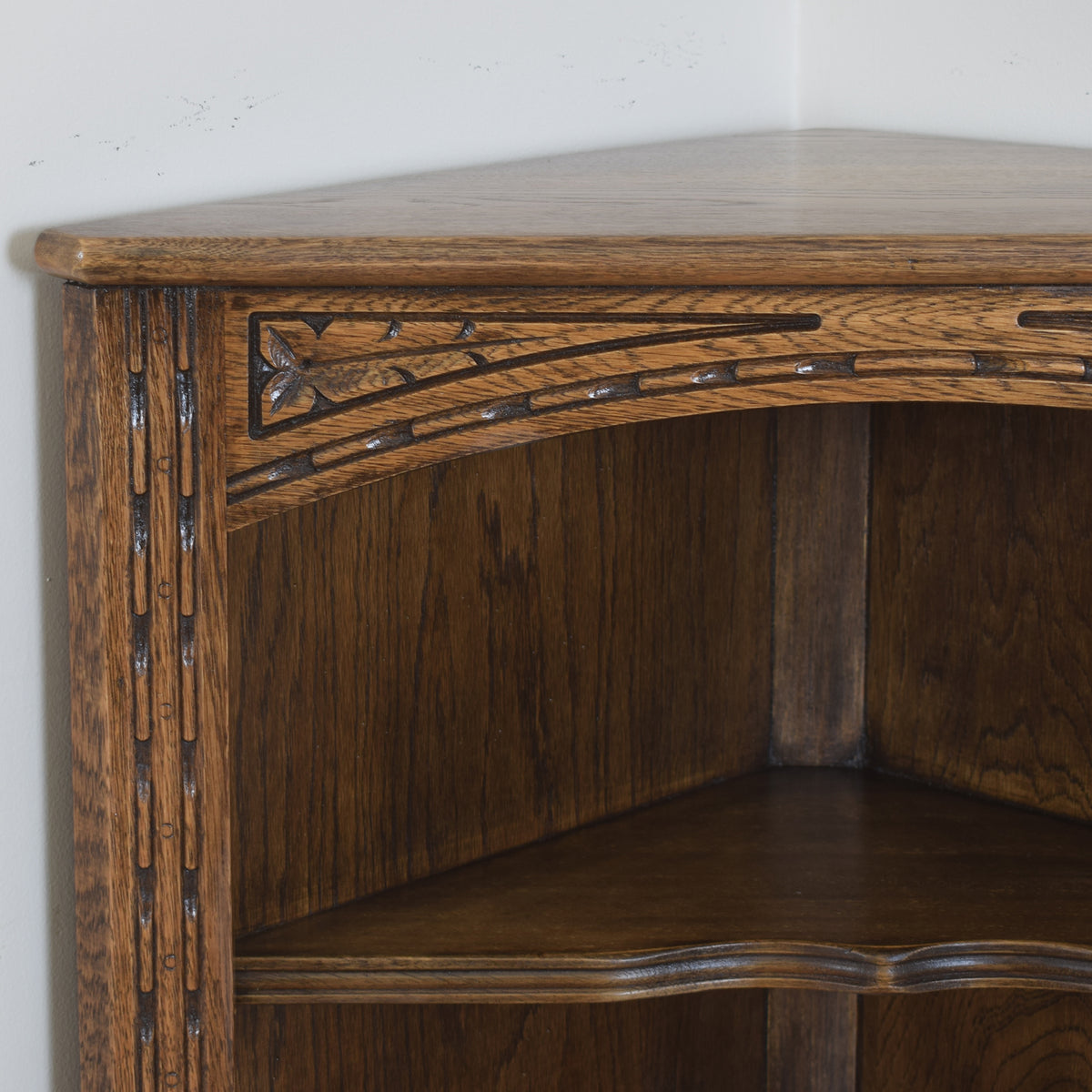 Small Old Charm Corner Unit