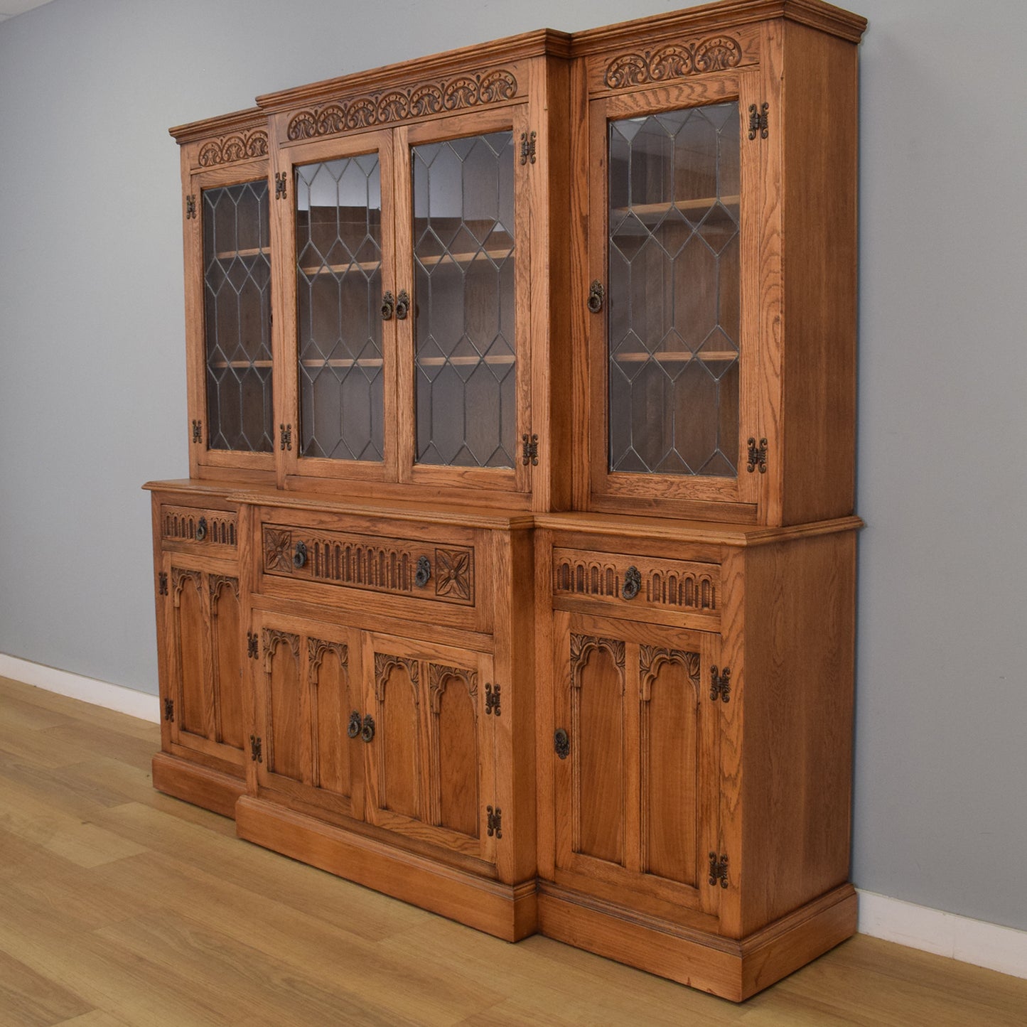 Large Old Charm Dresser