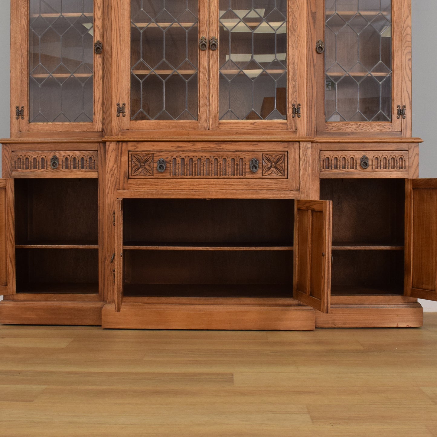 Large Old Charm Dresser