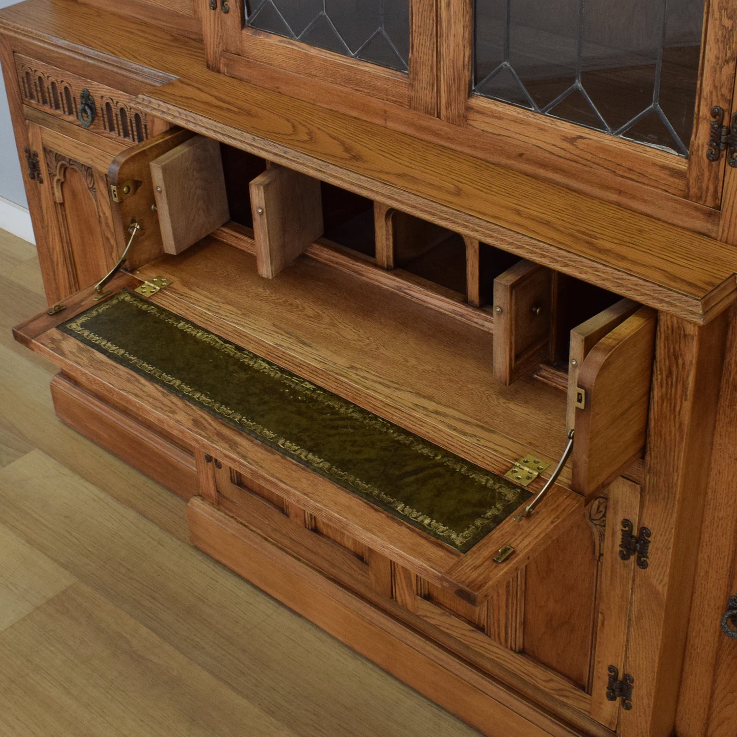 Large Old Charm Dresser