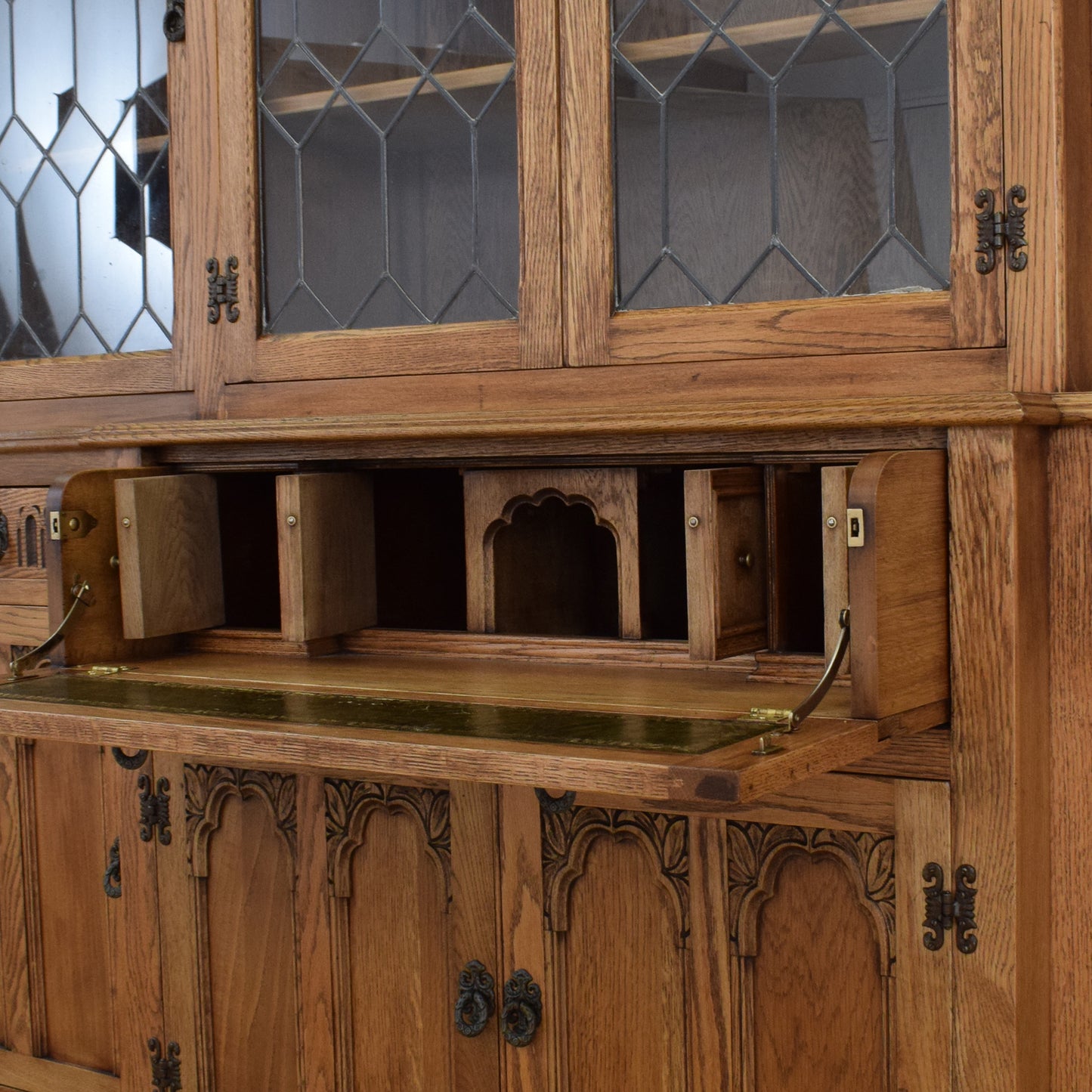 Large Old Charm Dresser