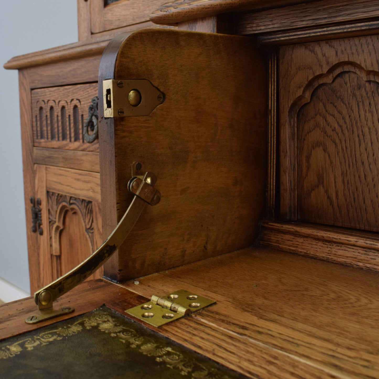 Large Old Charm Dresser