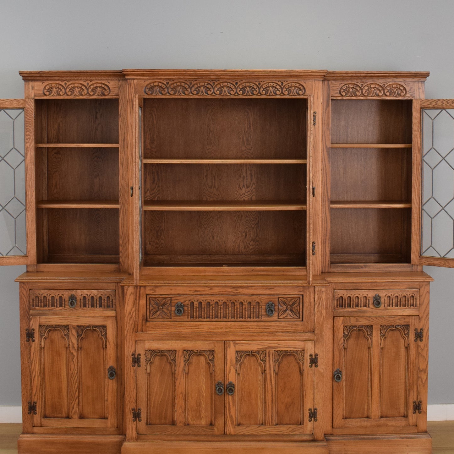 Large Old Charm Dresser