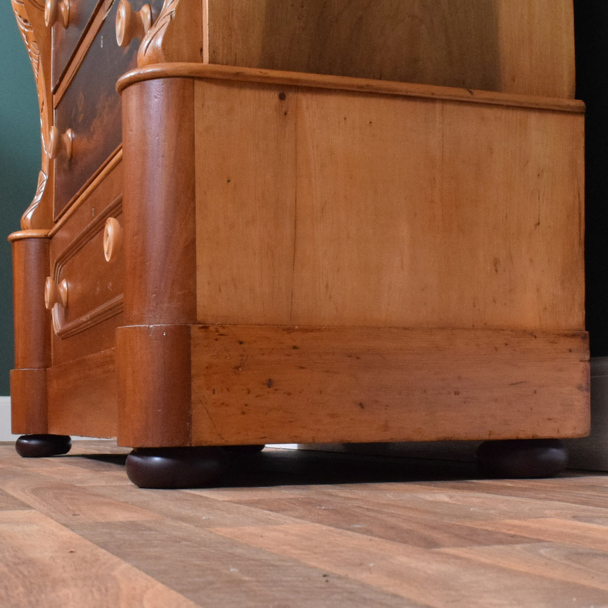 Flamed Mahogany Scotch Chest Of Drawers