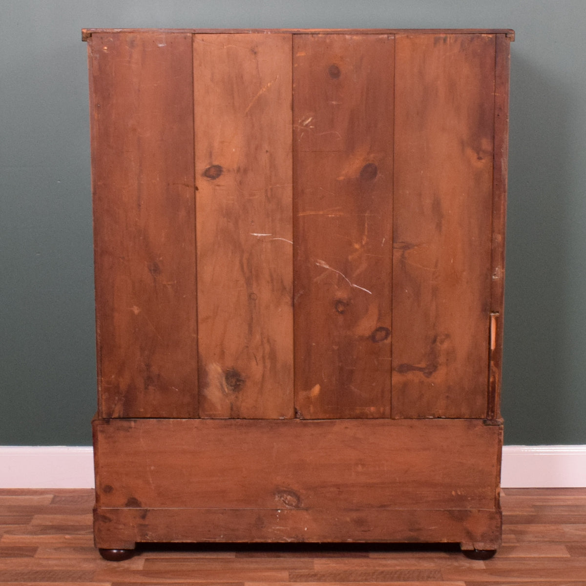 Flamed Mahogany Scotch Chest Of Drawers