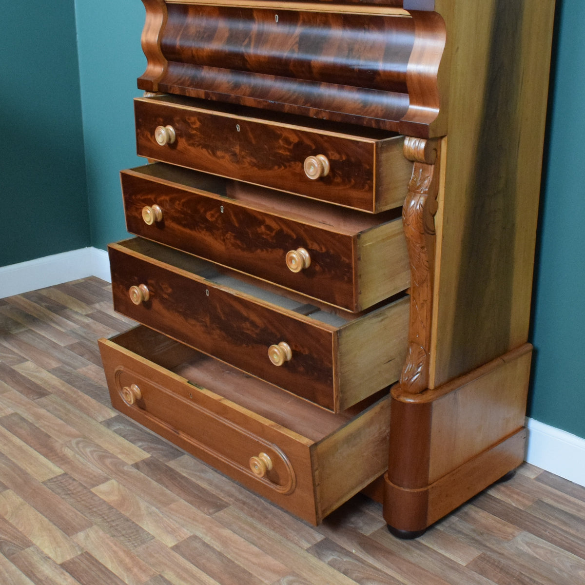 Flamed Mahogany Scotch Chest Of Drawers