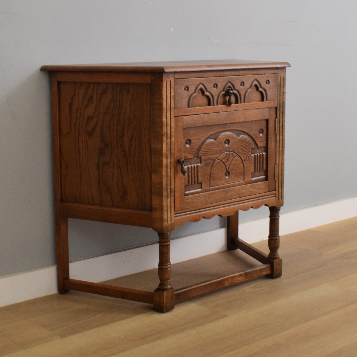 Canted Oak Hall Unit