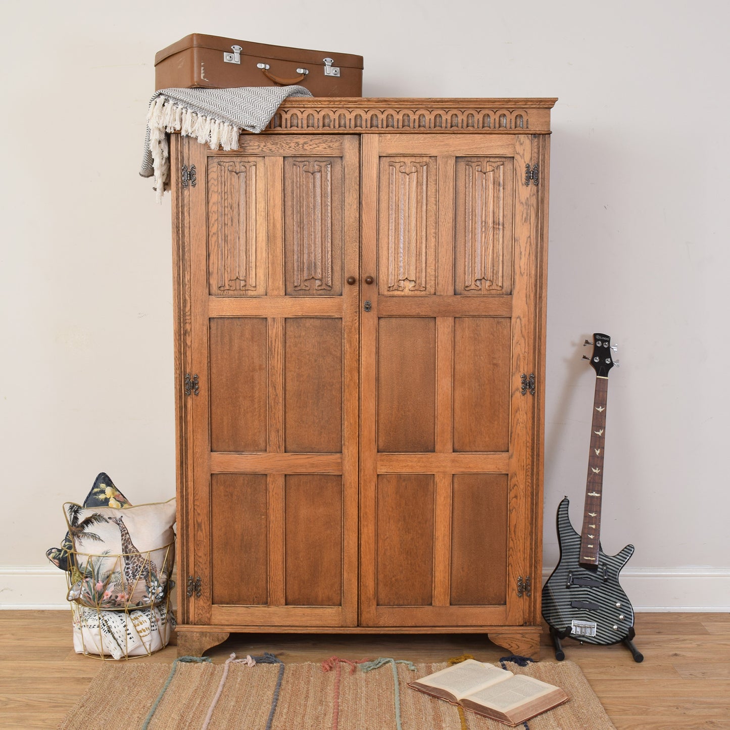 Oak Linenfold Wardrobe