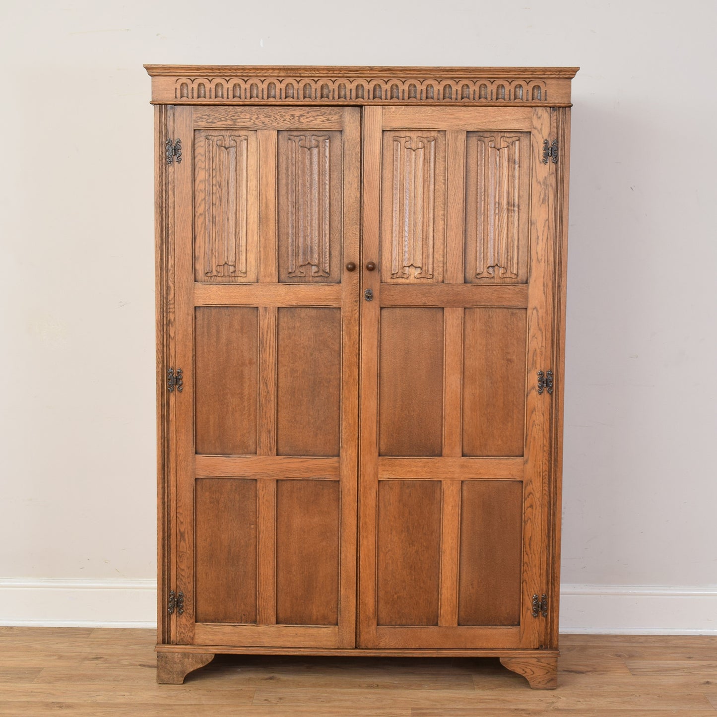 Oak Linenfold Wardrobe