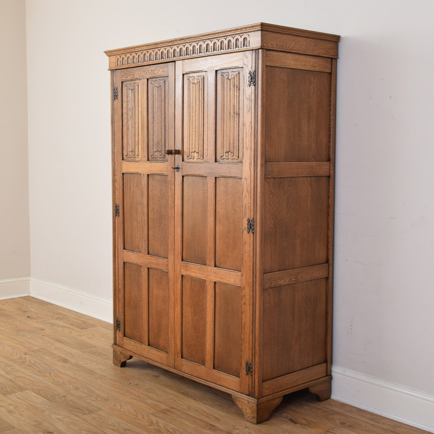 Oak Linenfold Wardrobe