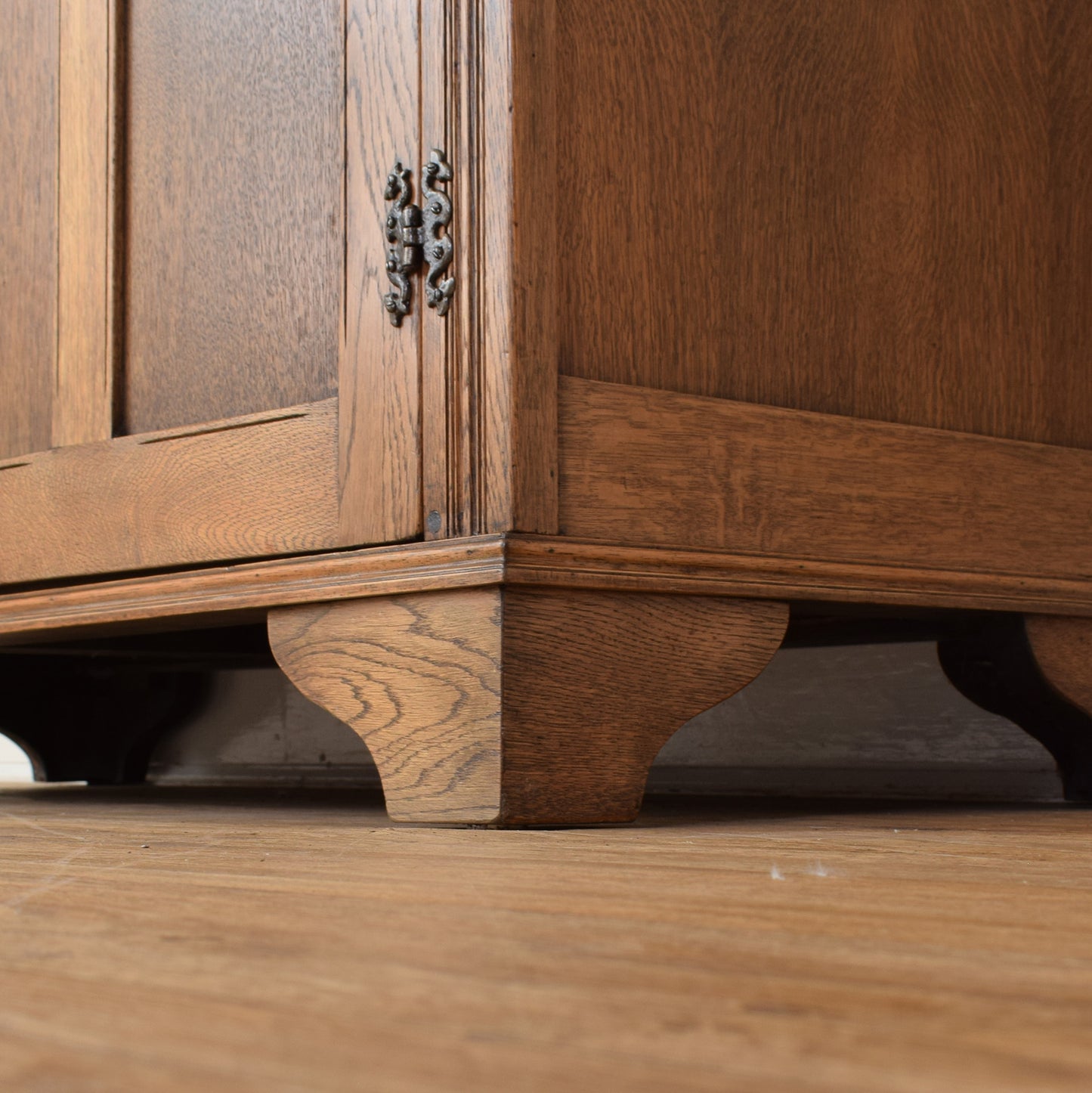 Oak Linenfold Wardrobe